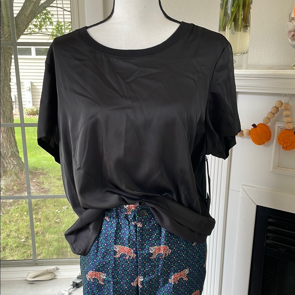 Women's Black Short-Sleeve Satin Tee